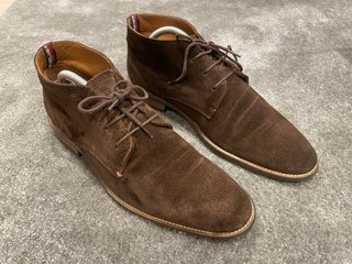 Botines Tommy Hilfiger ante hombre marrones