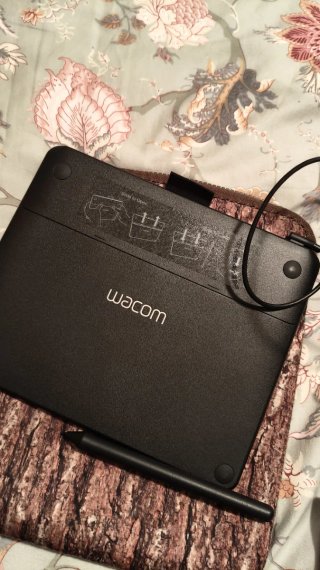 Tableta Gráfica Wacom Intuos + funda