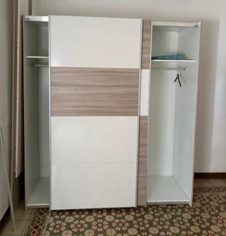 Armario de habitación blanco y madera