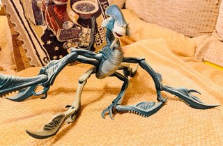 Muñeco dinosaurio articulado