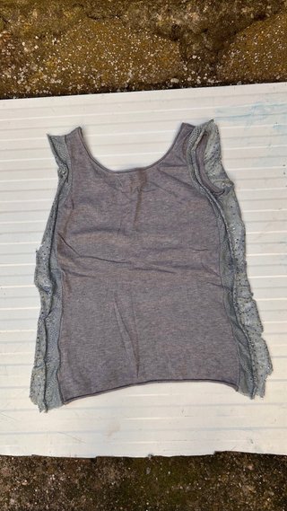 Camiseta tirantes gris con brillos
