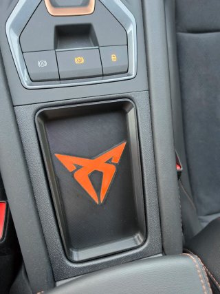 Cajón compartimento posavasos Cupra León / Forment
