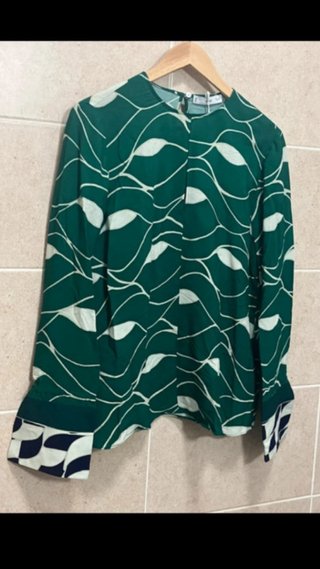 Blusa Mango verde volantes Talla XS