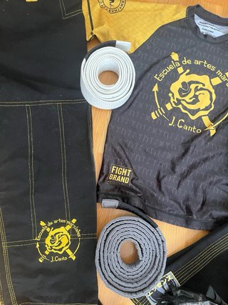 Lote Ropa y Accesorios Artes Marciales J. Canto