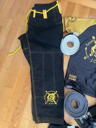 Lote Ropa y Accesorios Artes Marciales J. Canto