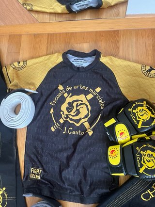 Lote Ropa y Accesorios Artes Marciales J. Canto