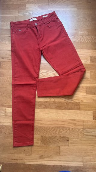Pantalones pitillo rojos