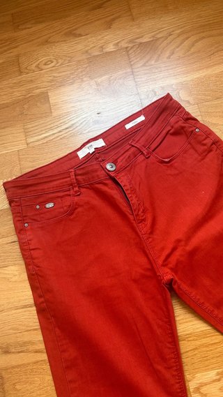 Pantalones pitillo rojos