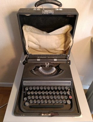 Máquina de escribir Hispano Olivetti