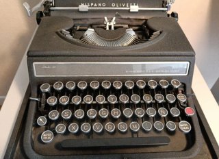 Máquina de escribir Hispano Olivetti