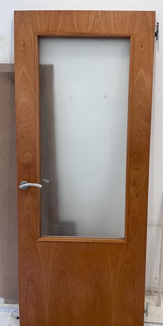 Puerta maciza madera con cristal