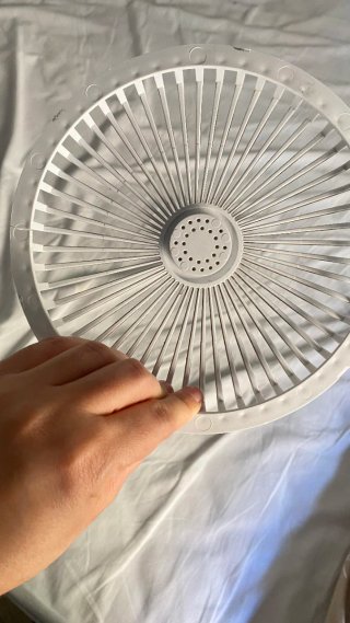 Ventilador y lámpara de techo blanco con mando