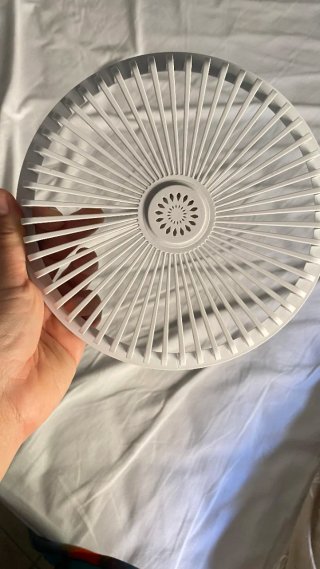 Ventilador y lámpara de techo blanco con mando