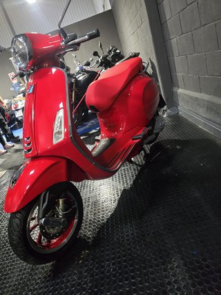 Vespa Primavera 125 Roja 2023