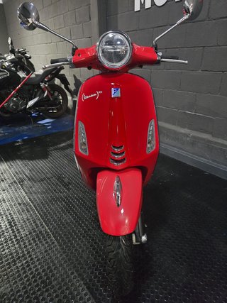 Vespa Primavera 125 Roja 2023