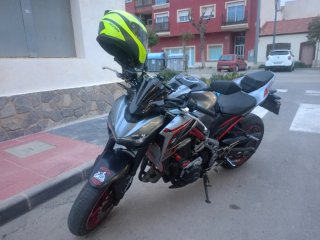 Kawasaki Z900 Negra/Roja