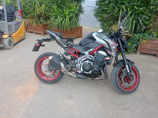 Kawasaki Z900 Negra/Roja