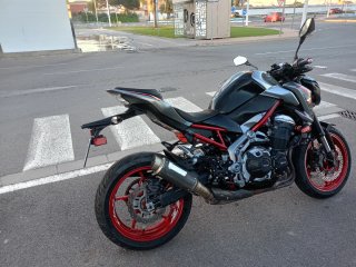 Kawasaki Z900 Negra/Roja