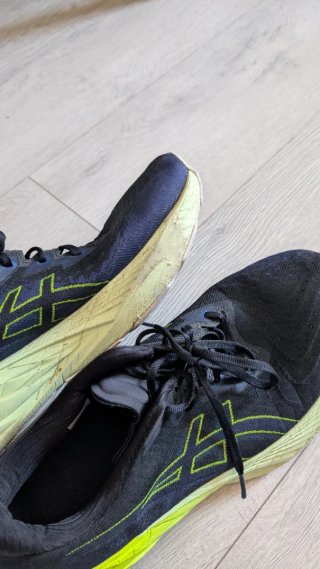Asics Novablast 4 Talla 44.5