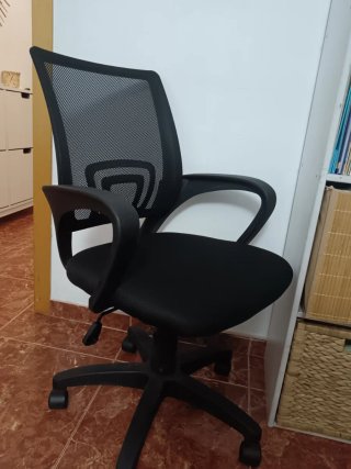 Silla de oficina ergonómica negra