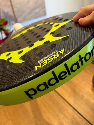 Pala Padelator Arsen de carbono tech