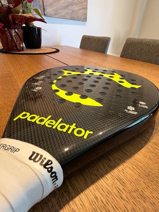 Pala Padelator Arsen de carbono tech