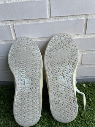 Zapatillas Veja Blancas y Beige