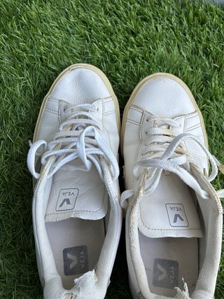 Zapatillas Veja Blancas y Beige