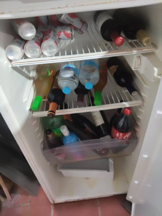 Frigorífico blanco con congelador