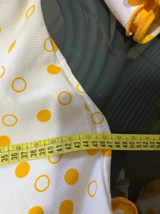 Traje de flamenca blanco y amarillo yema
