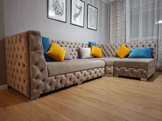 Sofá Chesterfield.
