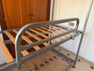 Litera triple metálica con somieres de madera