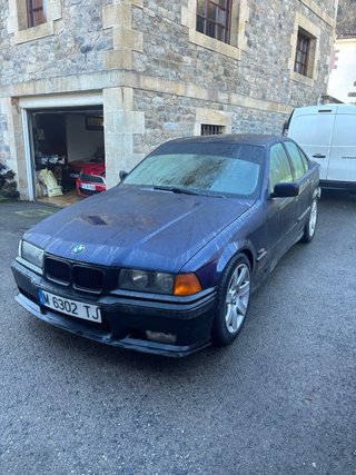 320i