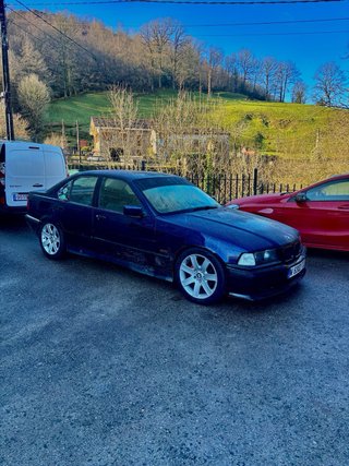 320i