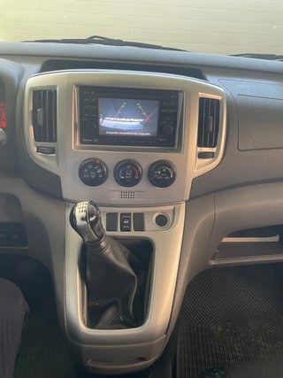 Nissan 200nv 2012