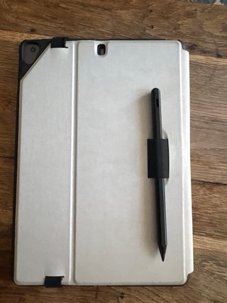 iPad 7ª Gen 32GB Argento + custodia e penna