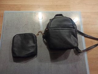 Mochila negra pequeña elegante