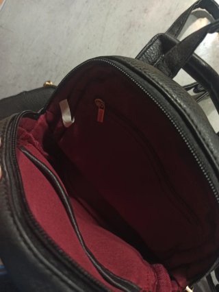 Mochila negra pequeña elegante