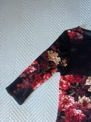 Camiseta floral elástica talla 44