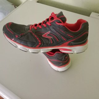 Zapatillas Nakil Negras y Rojas