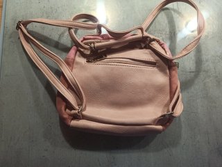 Mochila rosa bonita y práctica