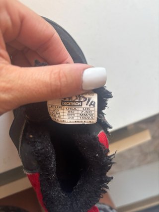 Botas para niños negras y rojas