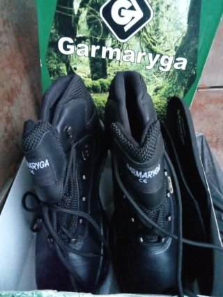 Botas de seguridad a estrenar de piel negras