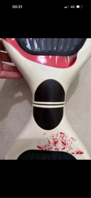 Hoverboard con design a tema bacio