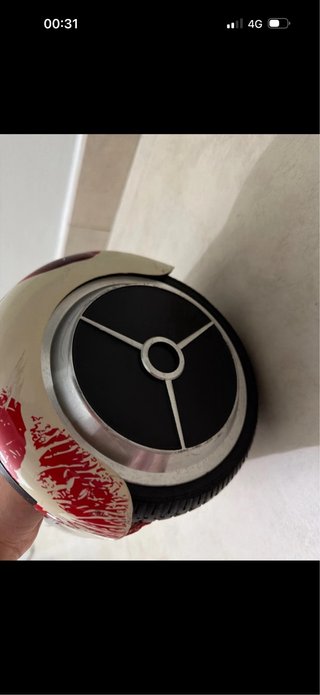 Hoverboard con design a tema bacio