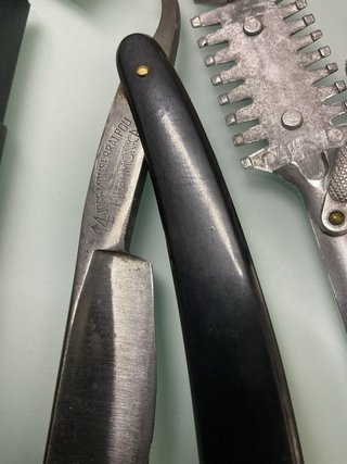 Navaja de afeitar antigua con estuche: filarmónica