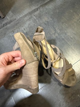 Sandalias Geox cuña beige