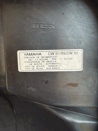 Yamaha CW50RS Scooter vinilo polini