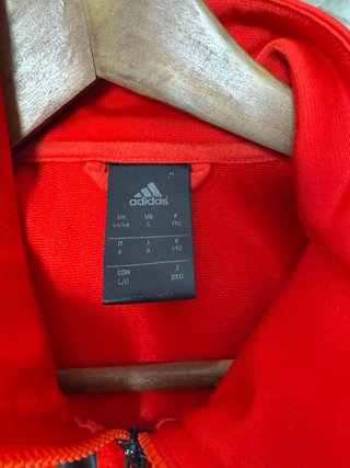 Conjunto deportivo Adidas rojo y negro