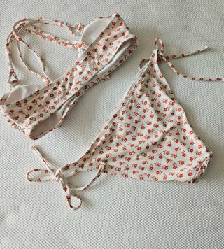 Bikini floral rojo y blanco